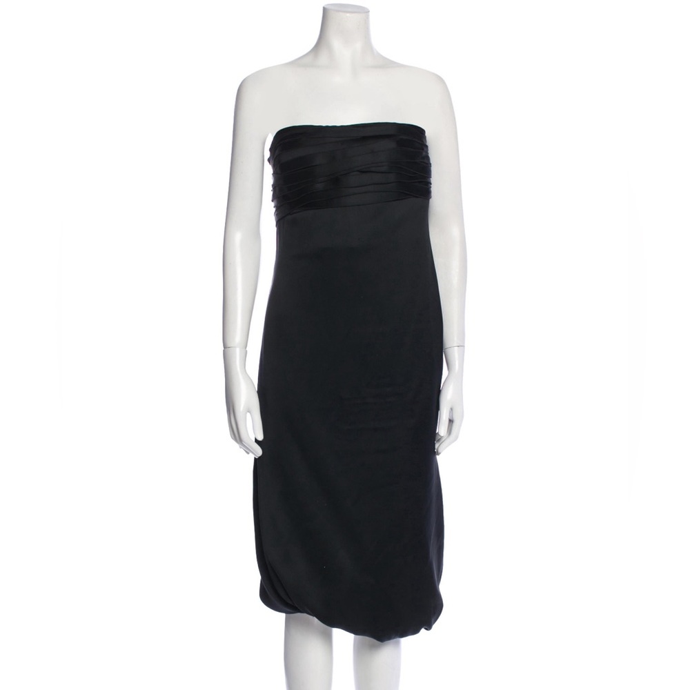 Giorgio Armani Black Strapless Silk Shift Dress
Concealed Zip Closure at Side